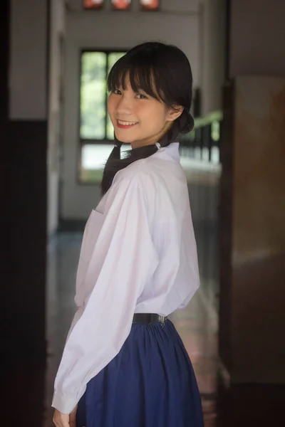 Retrato Tailandês Estudante Ensino Médio Uniforme Adolescente Linda Menina Feliz — Fotografia de Stock