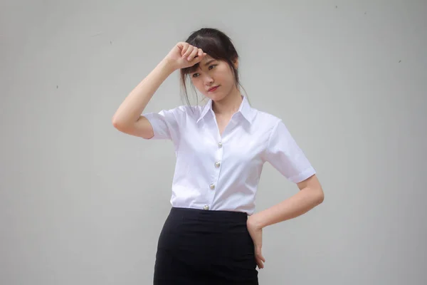 泰国人大学生校服漂亮女孩想 — 图库照片