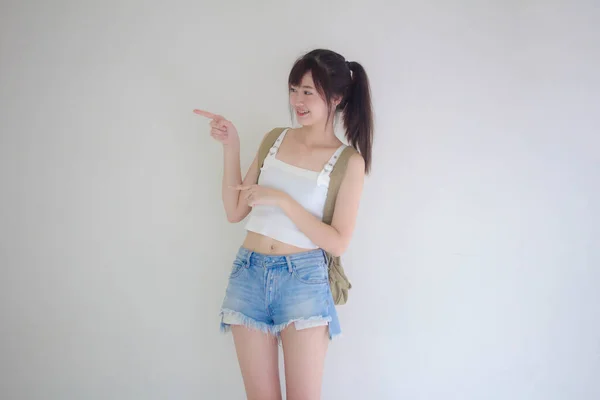 Schöne Thailändische Mädchen Touristen Schottisch Weißes Hemd Blaue Jeans Zeigt — Stockfoto