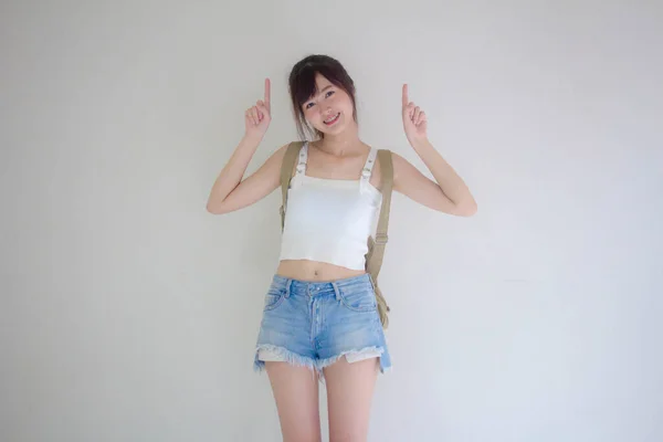Vacker Thailändsk Flicka Turister Skotsk Vit Skjorta Blå Jeans Pekar — Stockfoto