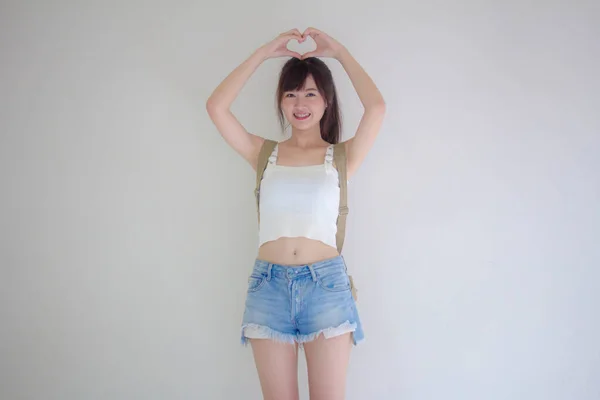 Schöne Thailändische Touristinnen Schottisch Weißes Hemd Blaue Jeans Geben Herz — Stockfoto