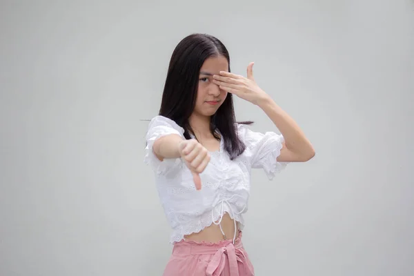 Asiático Tailandés Adolescente Blanco Camiseta Hermosa Chica Gusta — Foto de Stock