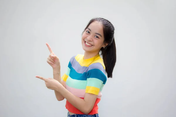 Asia Thai Adolescent Couleur Shirt Belle Fille Pointant — Photo