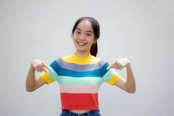Asia Tailandesa Adolescente Color Camiseta Hermosa Chica Apuntando —  Fotos de Stock