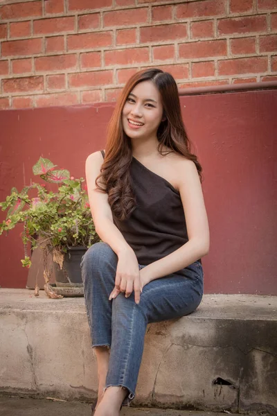 Portrait Thai Adult Beautiful Girl Black Shirt Blue Jeans Relax — Stock Photo, Image