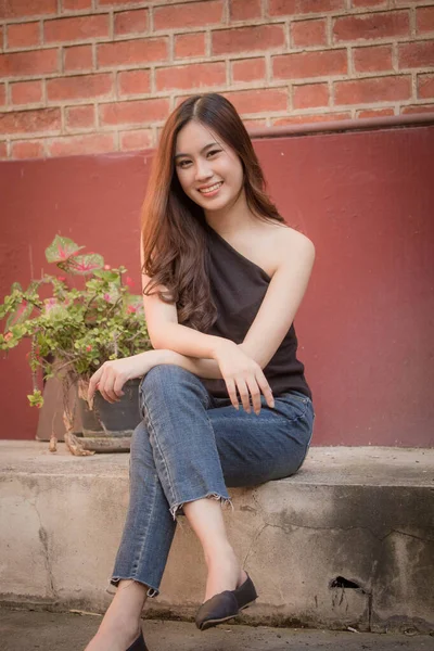 Portrait Thai Adult Beautiful Girl Black Shirt Blue Jeans Relax — Stock Photo, Image