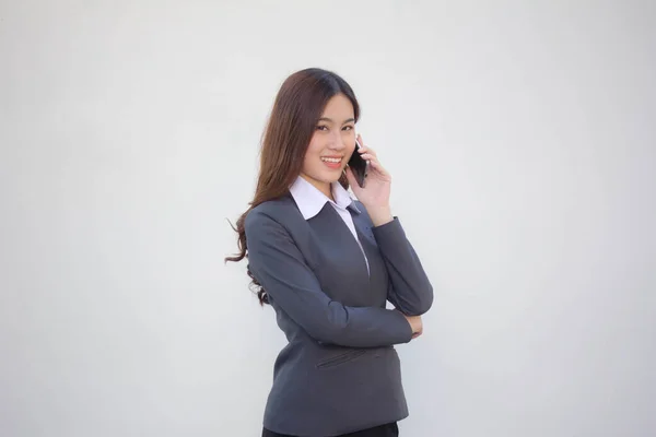 Tailandés Adulto Oficina Chica Blanco Camisa Llamando Inteligente Teléfono —  Fotos de Stock