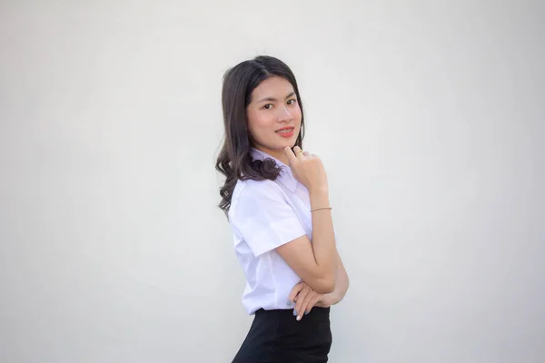 Thai Adult Student Universität Uniform Schöne Mädchen Entspannen Und Lächeln — Stockfoto