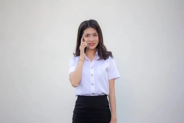 Thai Vuxen Student Universitet Uniform Vacker Flicka Ringer Smart Telefon — Stockfoto