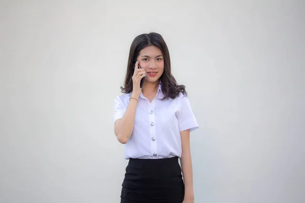 Thai Adulte Étudiant Université Uniforme Belle Fille Appelant Téléphone Intelligent — Photo