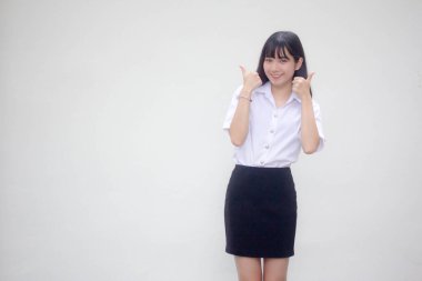 Taylandlı yetişkin öğrenci üniforması. Harika bir kız.