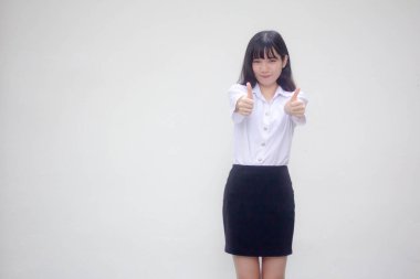 Taylandlı yetişkin öğrenci üniforması. Harika bir kız.