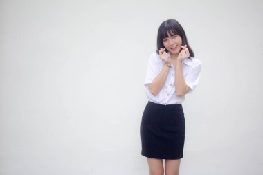 Taylandlı yetişkin öğrenci üniforması. Güzel kalp ver.