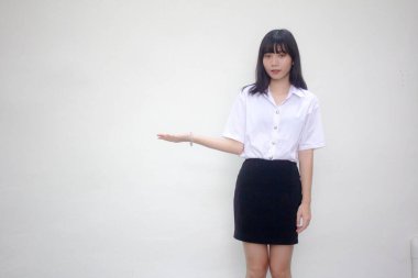 Taylandlı yetişkin üniversite üniforması güzel kız elini göster.