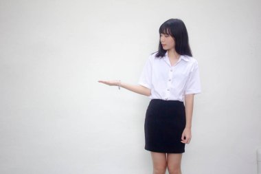 Taylandlı yetişkin üniversite üniforması güzel kız elini göster.