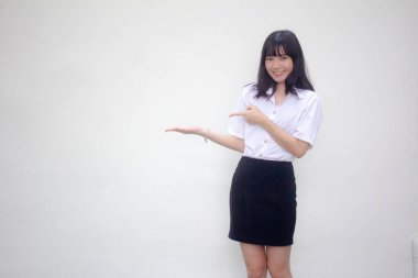 Taylandlı yetişkin üniversite üniforması güzel kız elini göster.