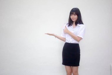 Taylandlı yetişkin üniversite üniforması güzel kız elini göster.