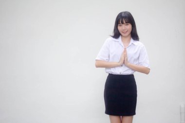 Taylandlı yetişkin öğrenci üniforması. Güzel kız. Saygı göster.