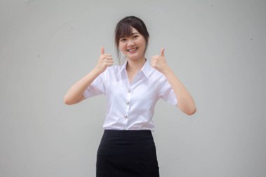 Taylandlı yetişkin öğrenci üniforması. Harika bir kız.