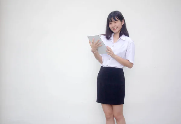 Thai Adult Student Universität Uniform Hübsch Mädchen Using Sie Tablet — Stockfoto