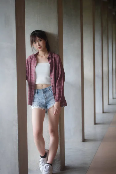 Ásia Tailandês Japonês Adolescente Branco Shirt Bela Menina Feliz Relaxar — Fotografia de Stock