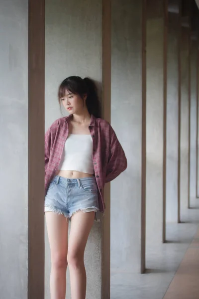 Ásia Tailandês Japonês Adolescente Branco Shirt Bela Menina Feliz Relaxar — Fotografia de Stock