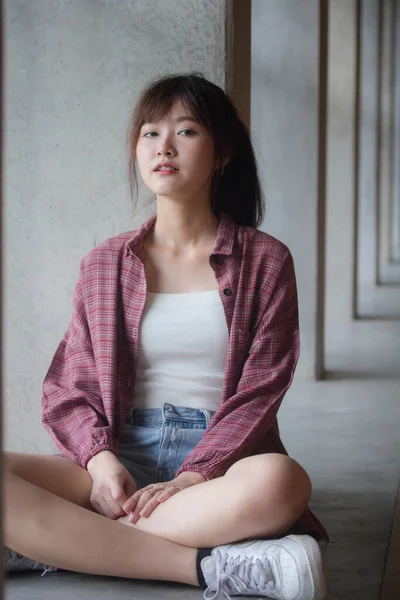 Ásia Tailandês Japonês Adolescente Branco Shirt Bela Menina Feliz Relaxar — Fotografia de Stock