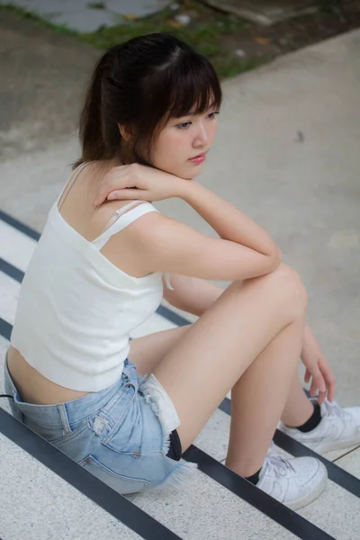Ázsiai Thai Japán Tini Fehér Póló Szép Lány Boldog Pihenni — Stock Fotó