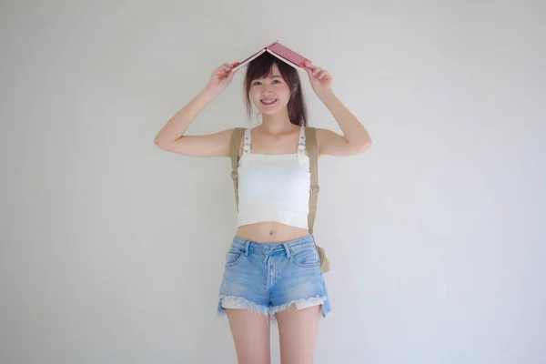 Schöne Thailändische Mädchen Touristen Schottisch Weißes Hemd Blaue Jeans Lesen — Stockfoto