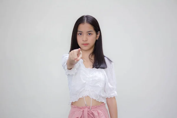 Ásia Tailandês Adolescente Branco Shirt Bela Menina Apontando — Fotografia de Stock