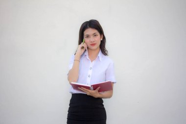 Taylandlı yetişkin üniversite üniforması güzel kız Düşün