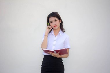 Taylandlı yetişkin üniversite üniforması güzel kız Düşün