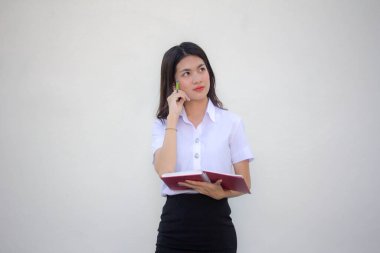 Taylandlı yetişkin üniversite üniforması güzel kız Düşün