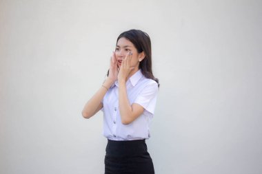 Taylandlı yetişkin üniversite üniforması. Güzel kız konuşması.