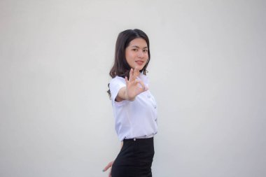 Taylandlı yetişkin üniversite üniforması güzel kız.