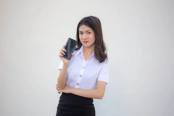 Tailandês Adulto Estudante Universidade Uniforme Bela Menina Mostrar Seu Telefone — Fotografia de Stock