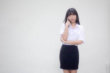 Taylandlı yetişkin üniversite üniforması güzel kız Düşün