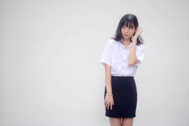 Taylandlı yetişkin üniversite üniforması güzel kız dinle.