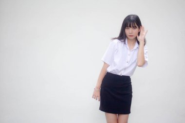 Taylandlı yetişkin üniversite üniforması güzel kız dinle.