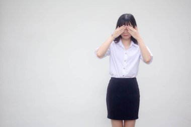 Taylandlı yetişkin üniversite üniforması. Güzel bir kız.