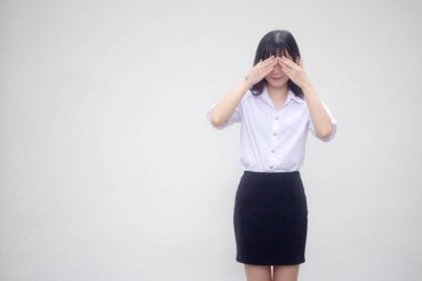 Taylandlı yetişkin üniversite üniforması. Güzel bir kız.