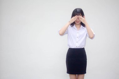 Taylandlı yetişkin üniversite üniforması. Güzel bir kız.