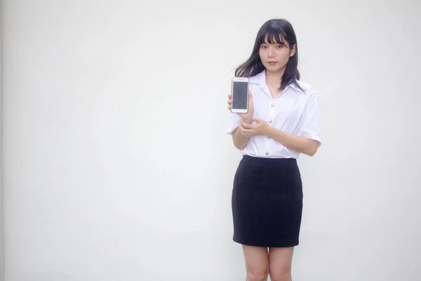 Thai Ενηλίκων Φοιτητής Πανεπιστήμιο Στολή Όμορφο Κορίτσι Δείχνουν Έξυπνο Τηλέφωνό — Φωτογραφία Αρχείου