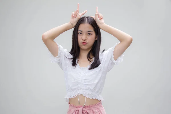 Ázsiai Thai Tini Fehér Póló Gyönyörű Lány Győzelem — Stock Fotó