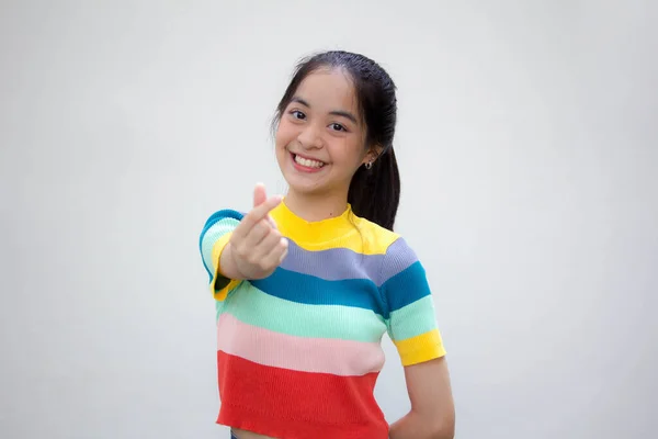 Asiático Tailandés Adolescente Color Camiseta Hermosa Chica Dar Corazón —  Fotos de Stock