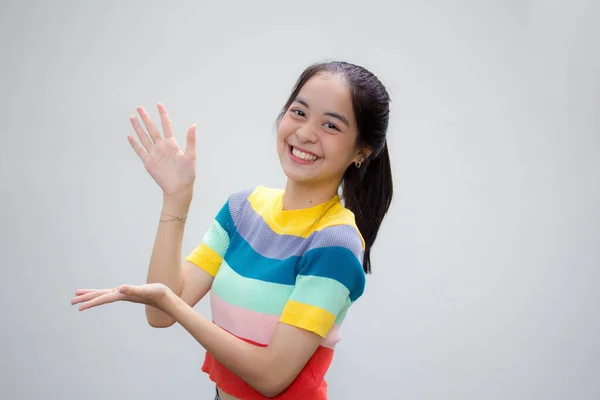 Asiatisch Thai Teen Farbe Shirt Hübsch Mädchen Zeigen Hand — Stockfoto