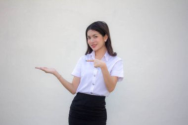 Taylandlı yetişkin üniversite üniforması güzel kız elini göster.