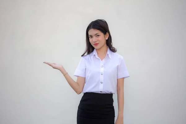 Tajski Dorosły Student Uniwersytet Mundur Piękny Dziewczyna Pokazać Ręka — Zdjęcie stockowe