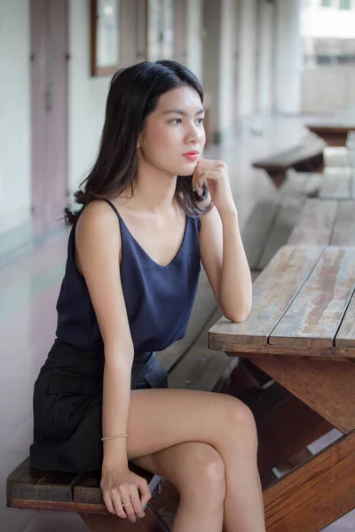 Ritratto Thai Adulto Bella Ragazza Rilassarsi Sorridere — Foto Stock