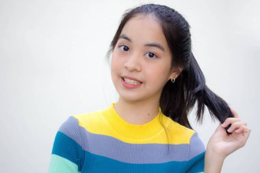 Asia Thai gençlik tişörtü güzel kız gülümse ve rahatla